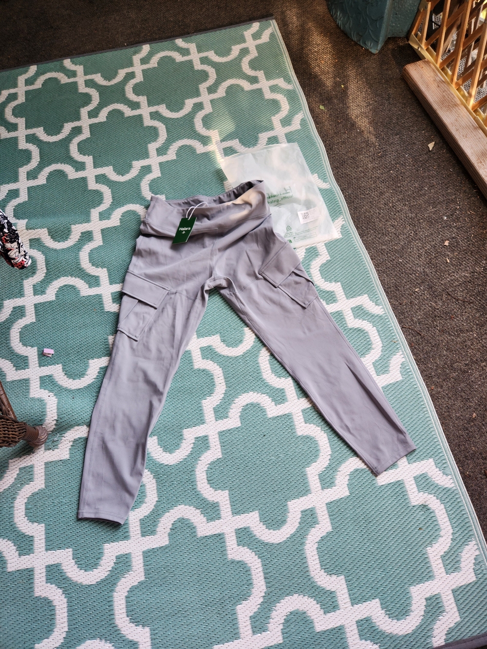 NWT HALARA Light Gray Women's Cargo Leggings